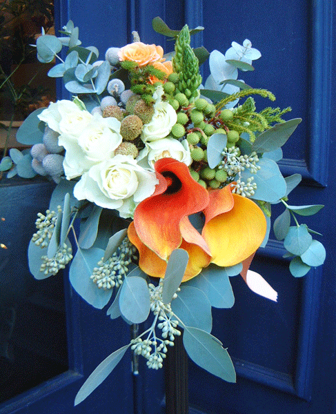 オレンジ色のカラーが主役のスタイリッシュブーケ