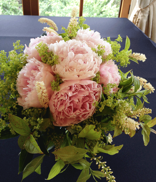 シャクヤクのナチュラルブーケ