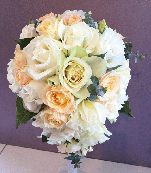 サーモンオレンジのバラがポイントのティアドロップ