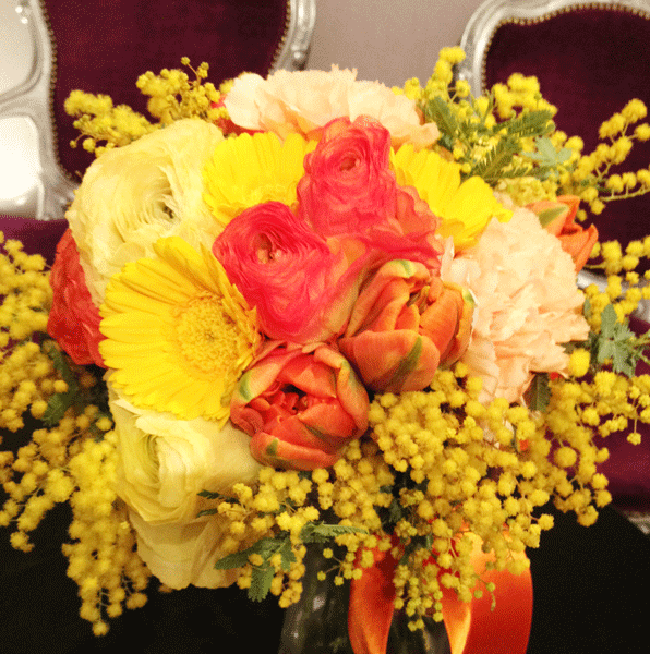 春のお花のクラッチブーケ