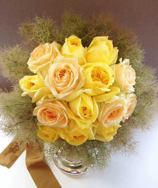 オールドローズとスモークツリーのブーケ