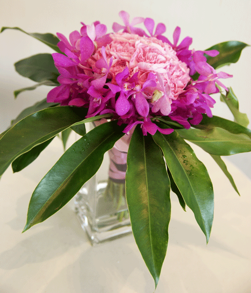 カーネーションとモカラのブーケ